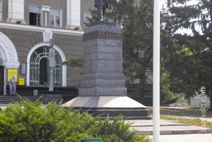 Памятник Шевченку на Карла Маркса - Кривой Рог
