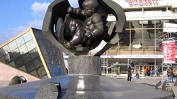 Памятник Золотое дитя