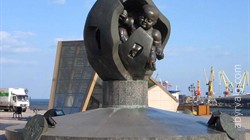 Памятник Золотое дитя