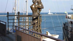 Памятник жене моряка