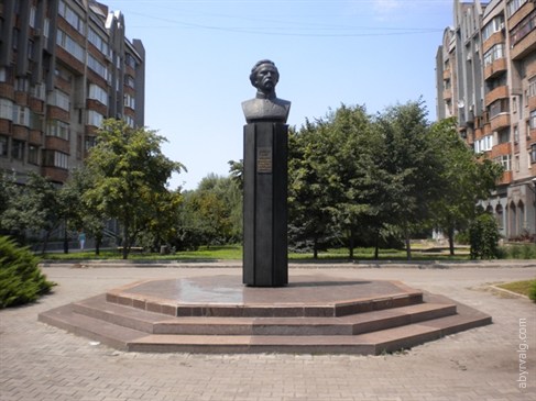 В полный рост.