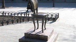 Памятник Ильфу и Петрову «12-й стул»
