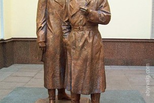памятник Жеглову и Шарапову - Киев