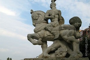 Памятник князю Святославу - Киев